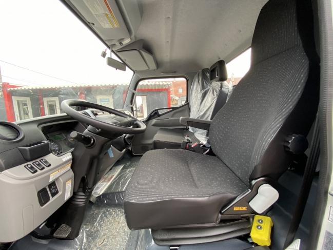 fuso-canter-7c18-billencs-m88-1125-04.jpg