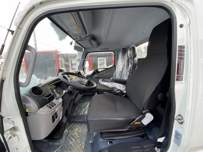 fuso-canter-7c18-plato-m83-1124-06.jpg
