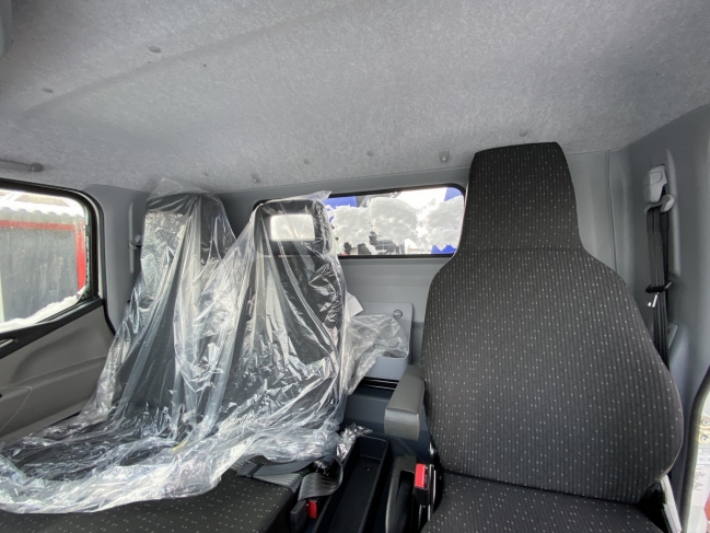 fuso-canter-7c18-plato-m83-1124-07.jpg