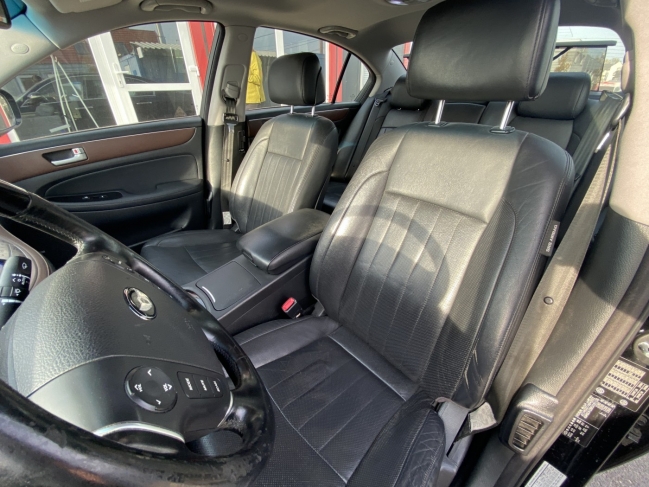 hyundai-genesis-szemelyauto-7114-224-07.jpg