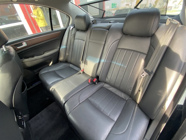 hyundai-genesis-szemelyauto-7114-224-08.jpg