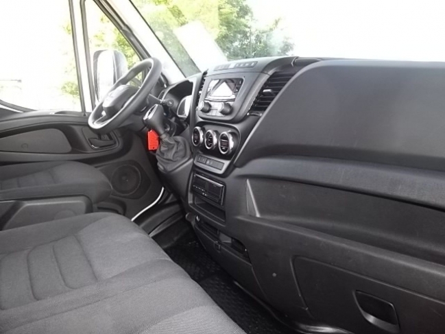 iveco-70c18h-doboz-2131-956-10.jpg