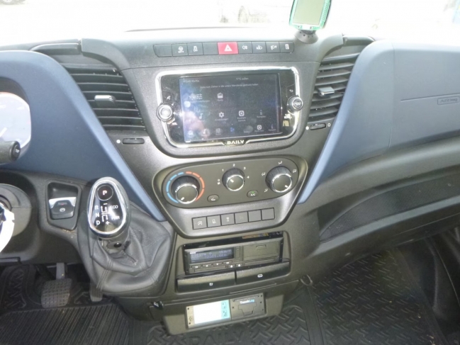iveco-daily-35-140-dobozos-ivecodaily35-1163-06.jpg