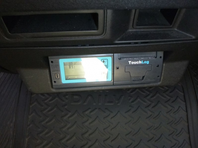 iveco-daily-35-140-dobozos-ivecodaily35-1163-08.jpg