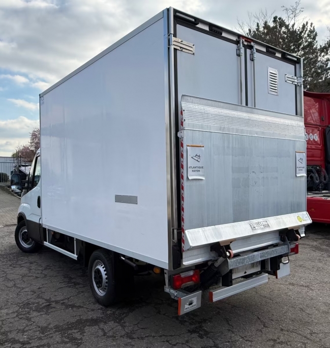 iveco-daily-35-140-hutodobozos-ivecodaily33-1186-02.jpg
