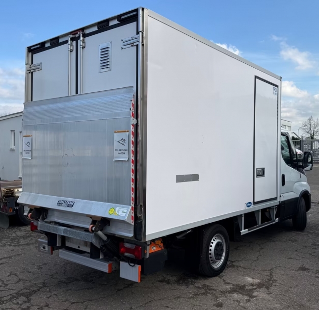 iveco-daily-35-140-hutodobozos-ivecodaily33-1186-03.jpg