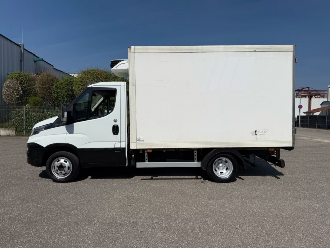 iveco-daily-35c14-dobozos-iveco35c14-1170-04.jpg