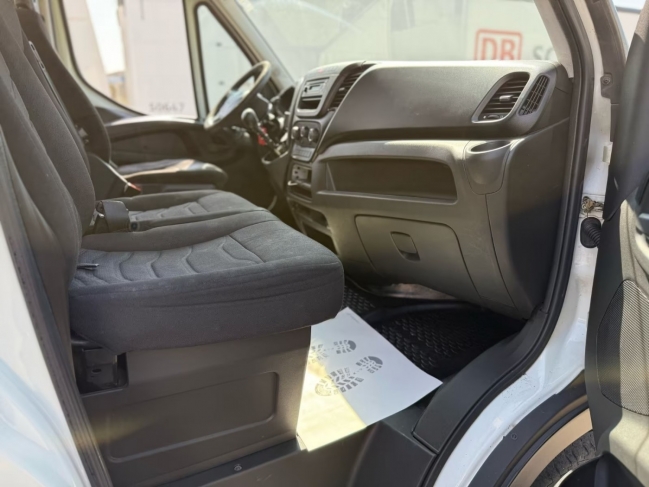 iveco-daily-35c14-dobozos-iveco35c14-1170-07.jpg