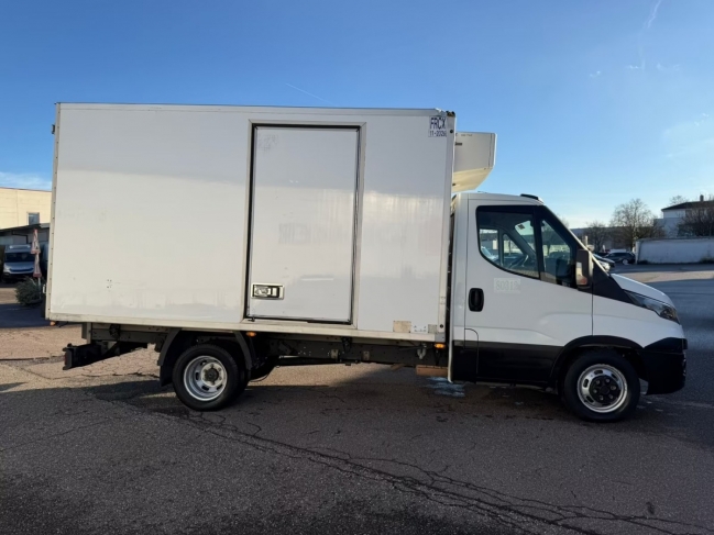 iveco-daily-35c14-dobozos-ivecodaily35c14-1169-02.jpg