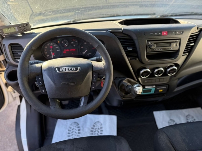 iveco-daily-35c14-dobozos-ivecodaily35c14-1169-06.jpg