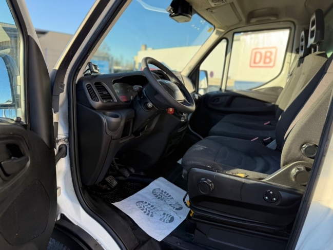 iveco-daily-35c14-dobozos-ivecodaily35c14-1169-07.jpg