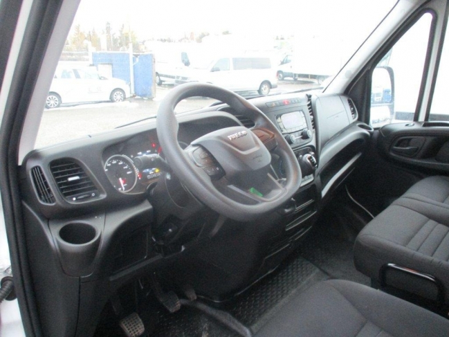 iveco-daily-35c16-dobozos-ivecodaily35c16-1156-13.jpg