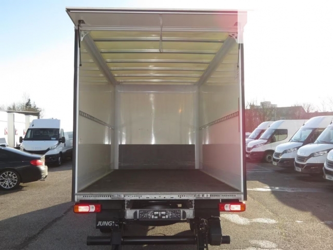 iveco-daily-35c16-dobozos-md444125900-1067-02.jpg