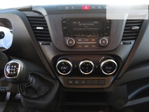 iveco-daily-35c16-dobozos-md444125900-1067-05.jpg