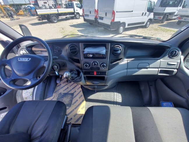 iveco-daily-35c17-hutodoboz-7463-680-09.jpg
