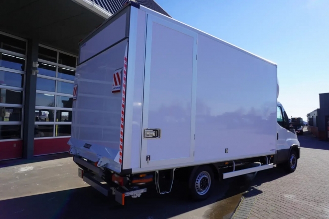 iveco-daily-35c18-doboz-54-720-02.jpg