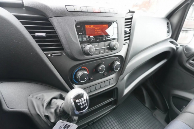 iveco-daily-35c18-doboz-54-720-05.jpg