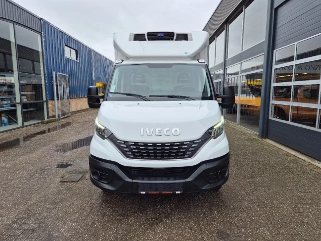 iveco-daily-35c18-dobozos-ivecodaily35c-1164-01.jpg