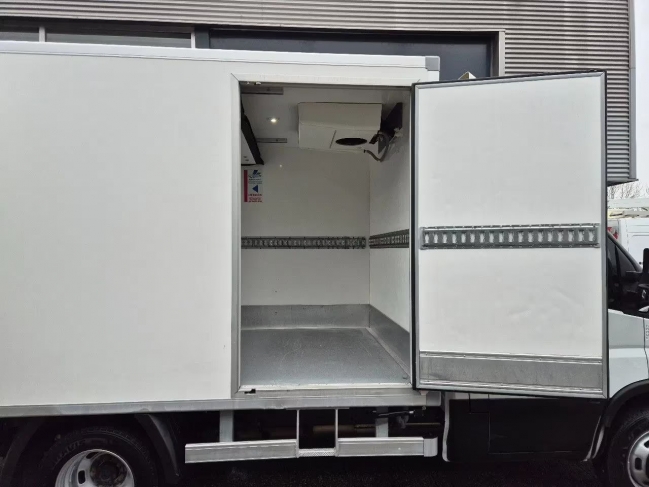 iveco-daily-35c18-dobozos-ivecodaily35c-1164-04.jpg