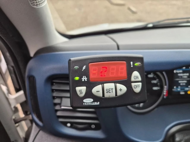 iveco-daily-35c18-dobozos-ivecodaily35c-1164-14.jpg
