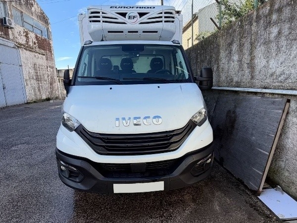 iveco-daily-35c18-dobozos-ivecodaily35c18-1157-01.jpg