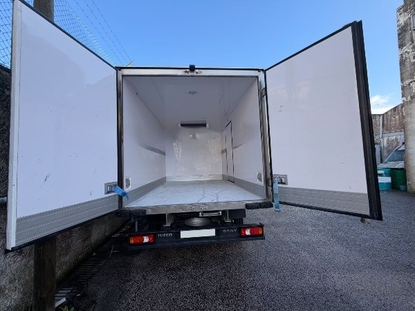 iveco-daily-35c18-dobozos-ivecodaily35c18-1157-04.jpg