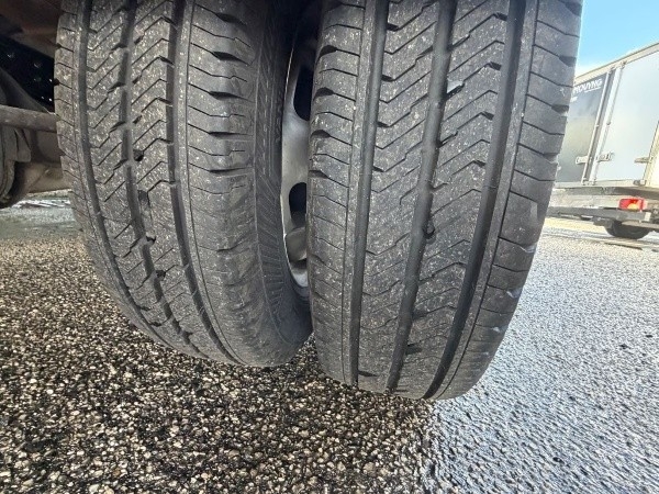 iveco-daily-35c18-dobozos-ivecodaily35c18-1157-06.jpg