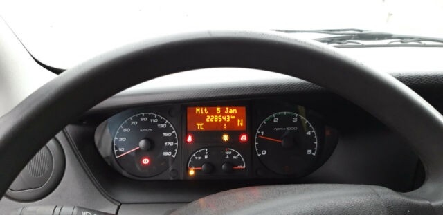 iveco-daily-35s14-doboz-ir008-368-08.jpg