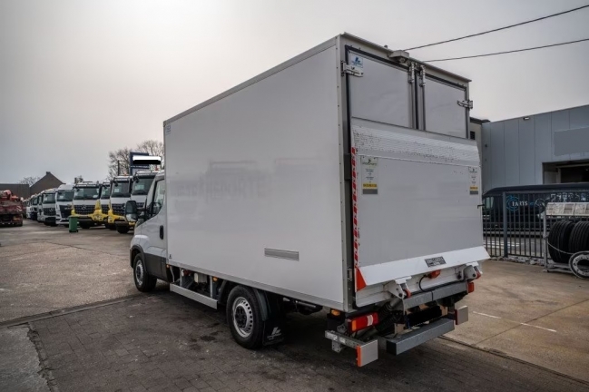 iveco-daily-35s14-hutodobozos-ivecodaily35s14-2-1182-03.jpg