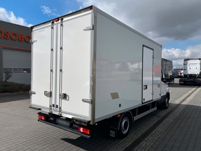 iveco-daily-35s16-doboz-ivecodaily35s16-1159-03.jpg