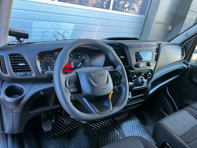 iveco-daily-35s16-doboz-ivecodaily35s16-1159-07.jpg