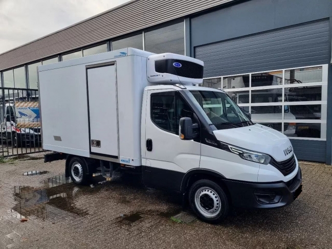 iveco-daily-35s16-dobozos-ivecodaily35s-1161-03.jpg