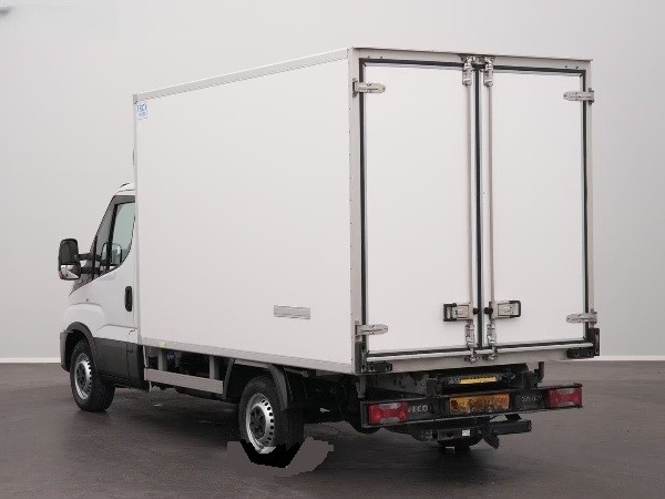 iveco-daily-35s18-dobozos-ivecodaily35s18-1165-02.jpg