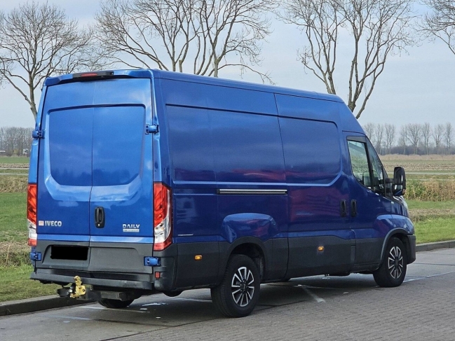iveco-daily-35s18-furgon-ivecodaily35s18-2-1201-02.jpg