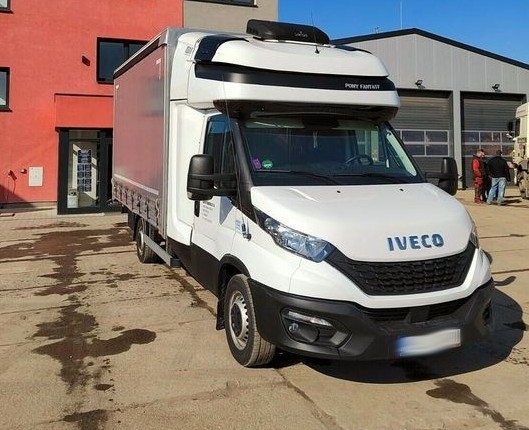 iveco-daily-35s18-plato-ponyva-57-723-01.jpg