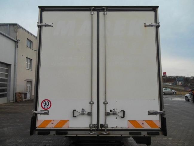 iveco-daily-60c15-dobozos-ivecodaily60-1142-04.jpg