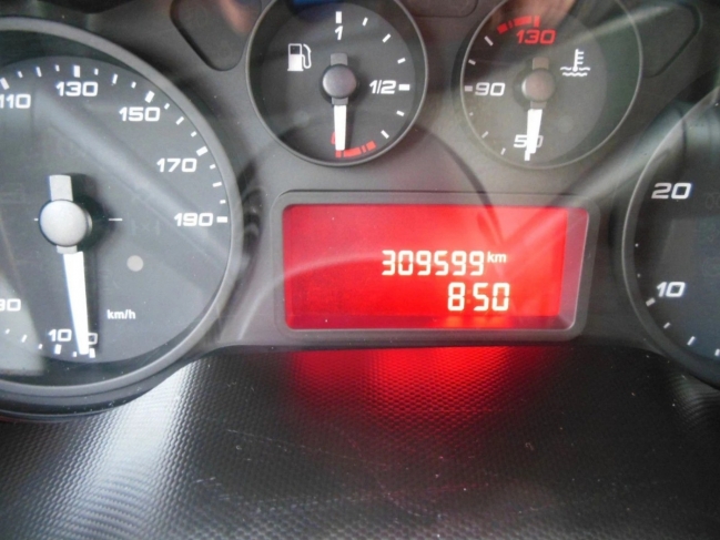 iveco-daily-60c15-dobozos-ivecodaily60-1142-13.jpg