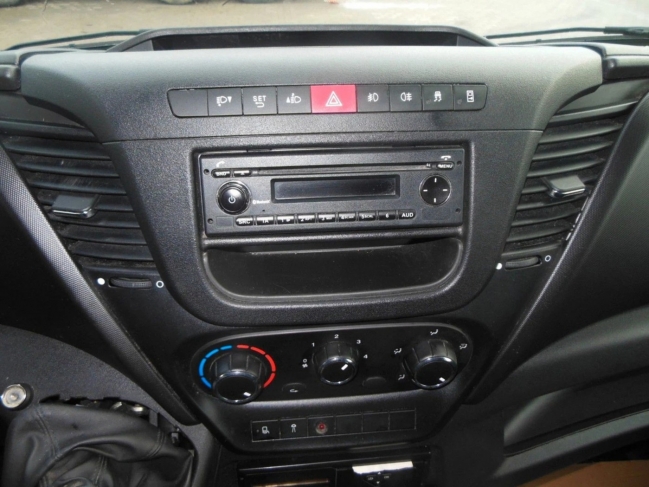 iveco-daily-60c15-dobozos-ivecodaily60-1142-15.jpg
