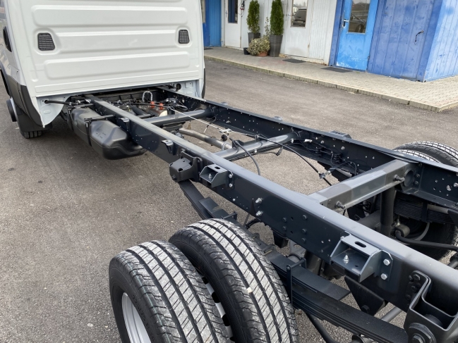 iveco-daily-70c18-alvaz-2437-928-09.jpg