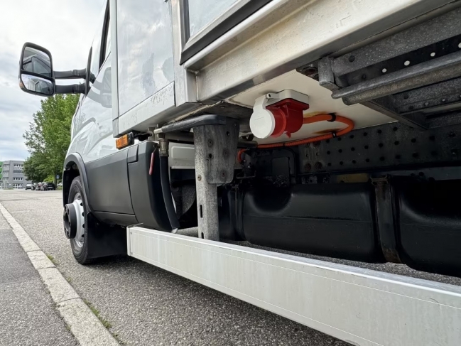 iveco-daily-72-180-dobozos-ivecodaily72-1166-07.jpg