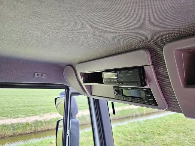 iveco-eurocargo-160e28-dobozos-md8104-1015-08.jpg