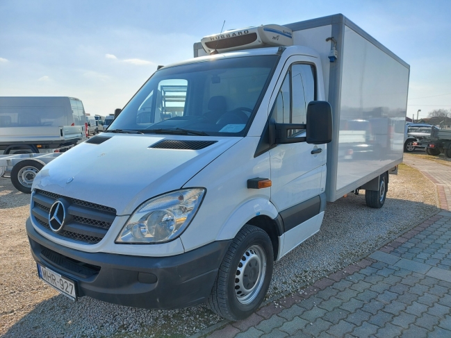 mercedes-sprinter-211-cdi-hutodoboz-6367-425-01.jpg