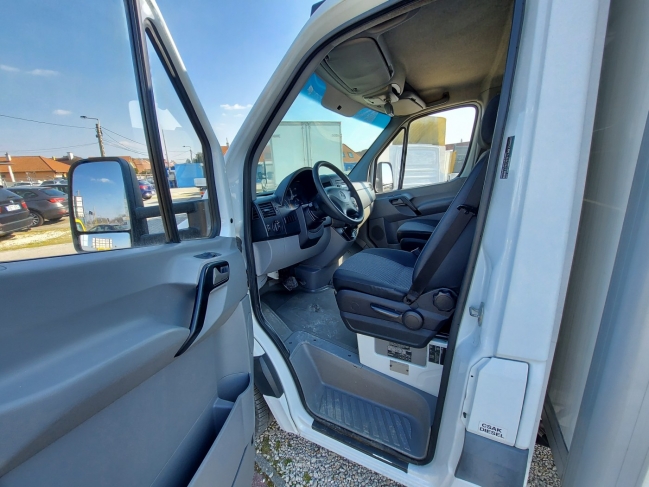 mercedes-sprinter-211-cdi-hutodoboz-6367-425-14.jpg