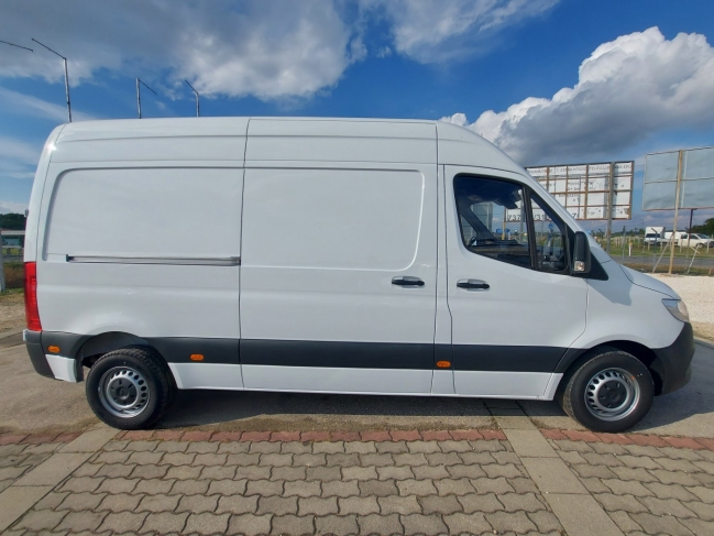 mercedes-sprinter-211-cdi-hutos-furgon-33471-887-05.jpg