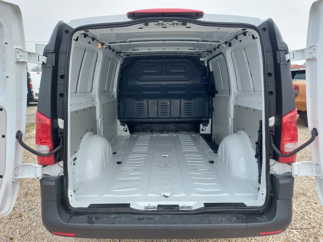 mercedes-vito-furgon-8548-636-05.jpg