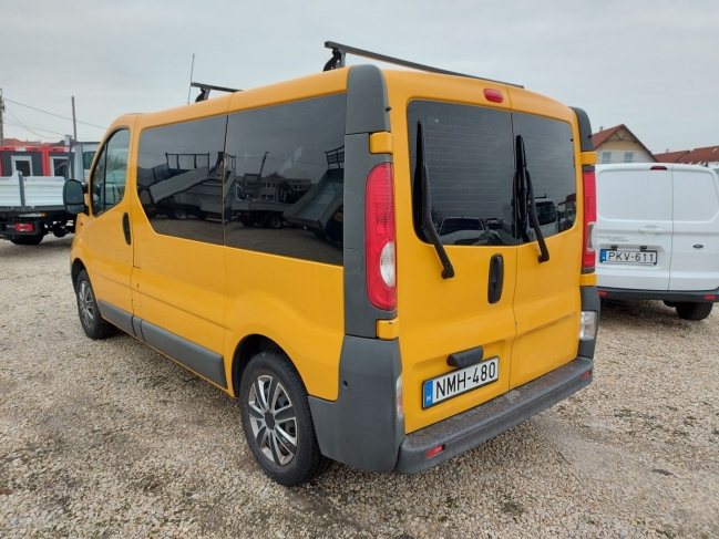 opel-vivaro-kisbusz-8468-627-03.jpg