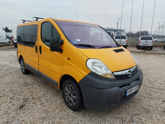 opel-vivaro-kisbusz-8468-627-08.jpg