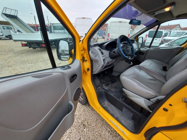opel-vivaro-kisbusz-8468-627-09.jpg