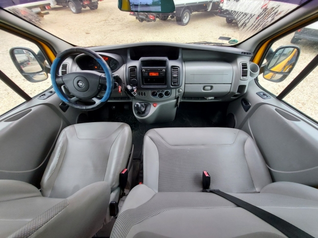 opel-vivaro-kisbusz-8468-627-11.jpg