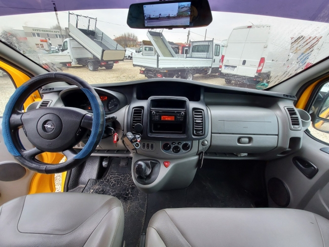 opel-vivaro-kisbusz-8468-627-12.jpg
